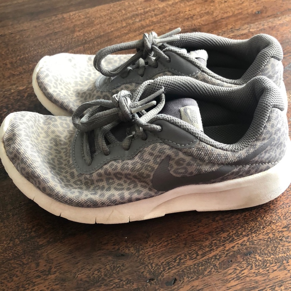 Nike Tennis Shoes Girls Size 2.5